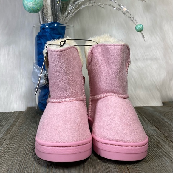 bebe Girls Mid Calf Suede Winter Boots Embellished with Fur Cuff & Back Bow
SZ 7 - Picture 5 of 10